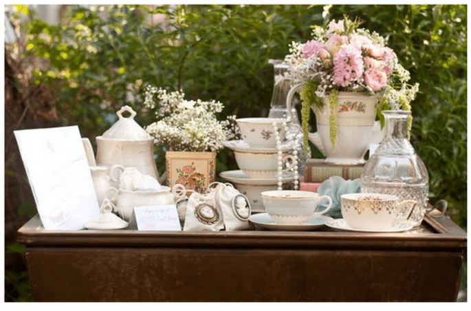 Vintage decor for your wedding - Photo: Meghan Christine Photography