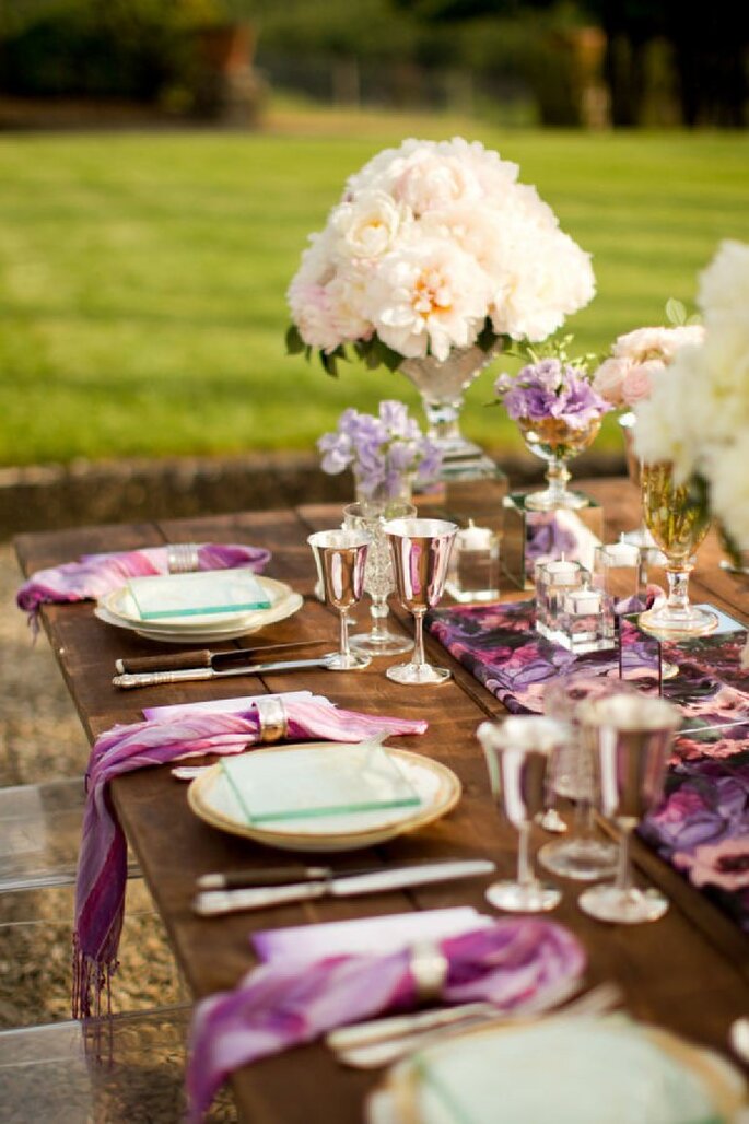 Detalles en color violeta para la decoración de tu boda - Foto Mike Larson Photographers