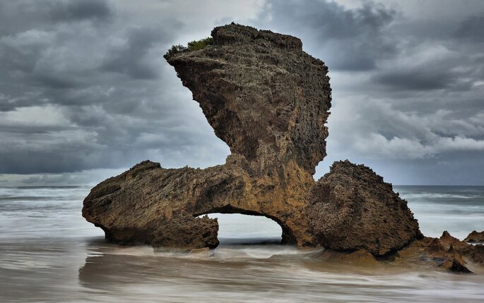 Photo via VisualHunt - south-africa-ocean-rock-formation-kenton-on-sea 