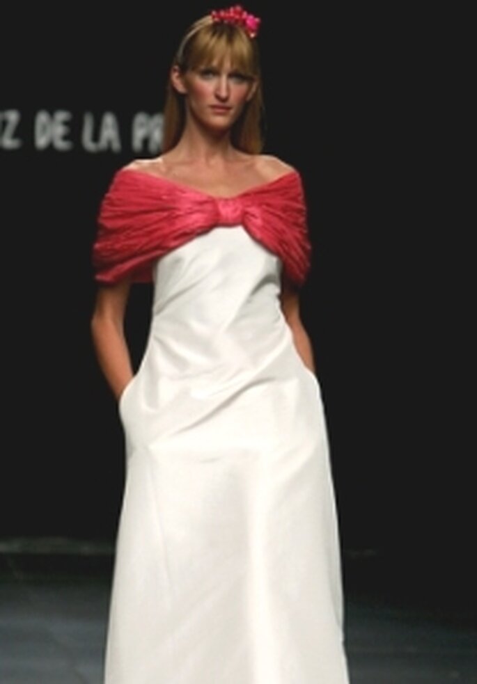Agatha Ruiz de la Prada 2010 - Vestido largo bicolor, escote envolvente, con bolsillos