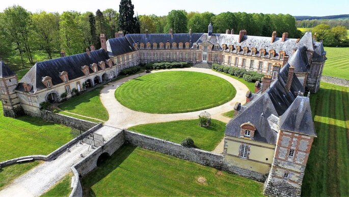 Le Château de Neuville, lieu de réception pour votre mariage dans les Yvelines 