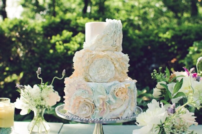 Tu pastel de boda también puede estar inspirado en pinceles con acuarela - Foto Amy Nicole Photography