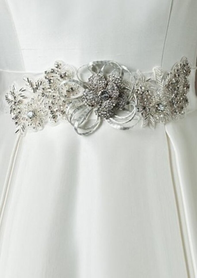 Accesorios para tu vestido de novia: cinturones brillantes