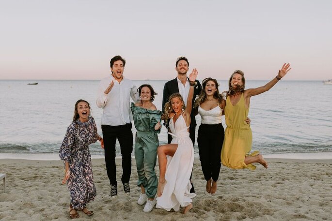 Une photo de groupe lors d'un mariage fun - Sara Ben Aziza 