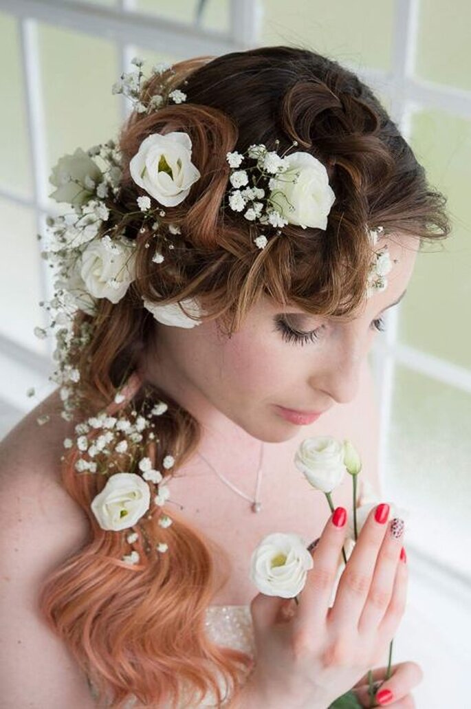 capelli e fiori in un'unica composizione