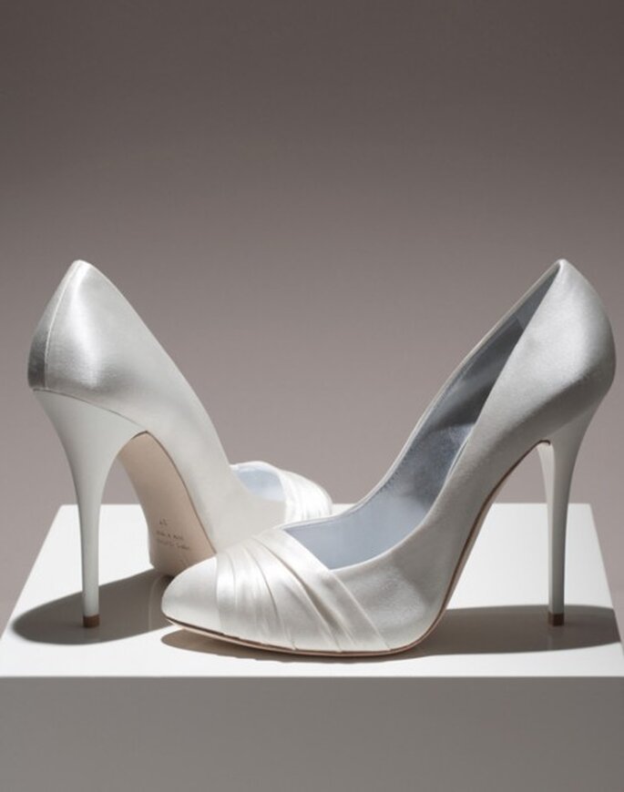 Zapatos de novia de satin blanco - Foto Giuseppe Zanotti