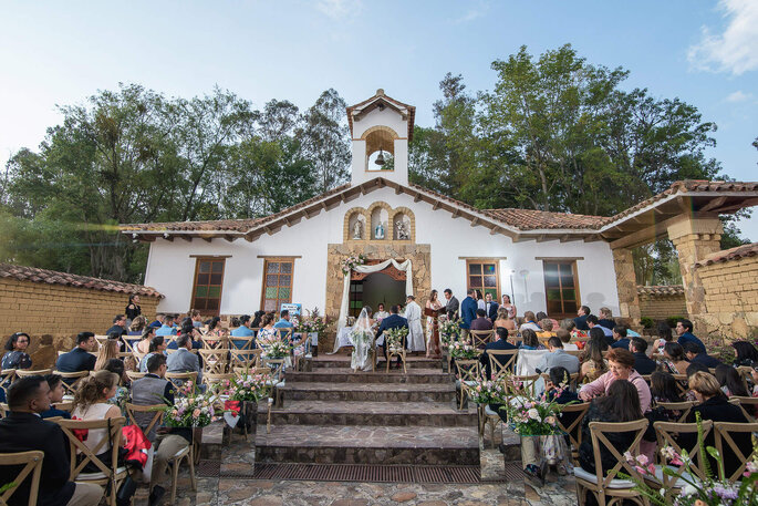 Aglaya Bodas en Villa de Leyva ceremonia aire libreq
