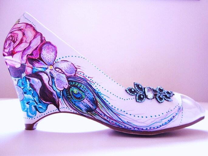 Zapatos de novia pintados a mano. Foto: LoveMirandaMarie