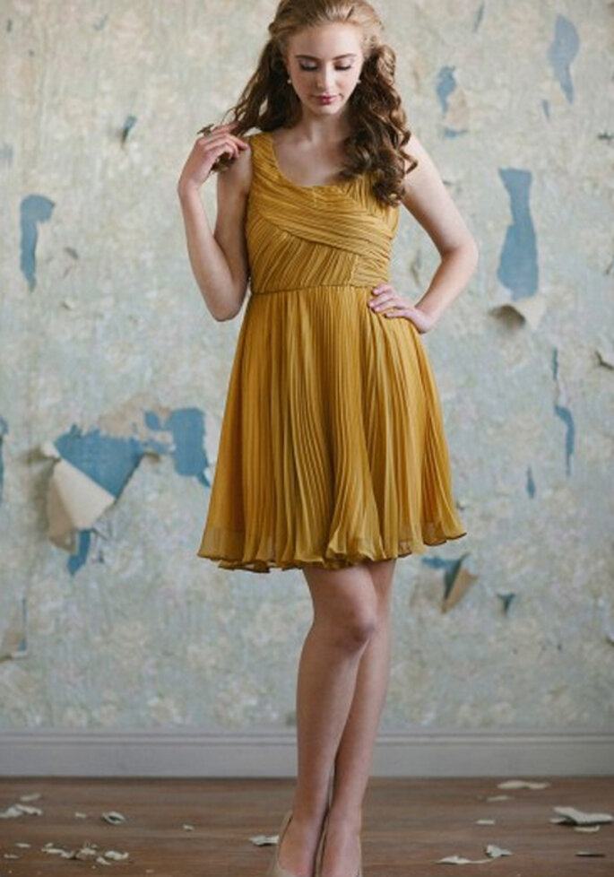 Vestido corto para dama en color mostaza - Foto: Ruche