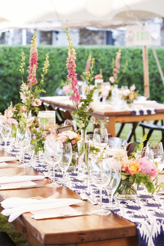 Tischdecke mit Muster und Blümchen für Ihren Hochzeitstisch - Foto Tanya Salazar Photography