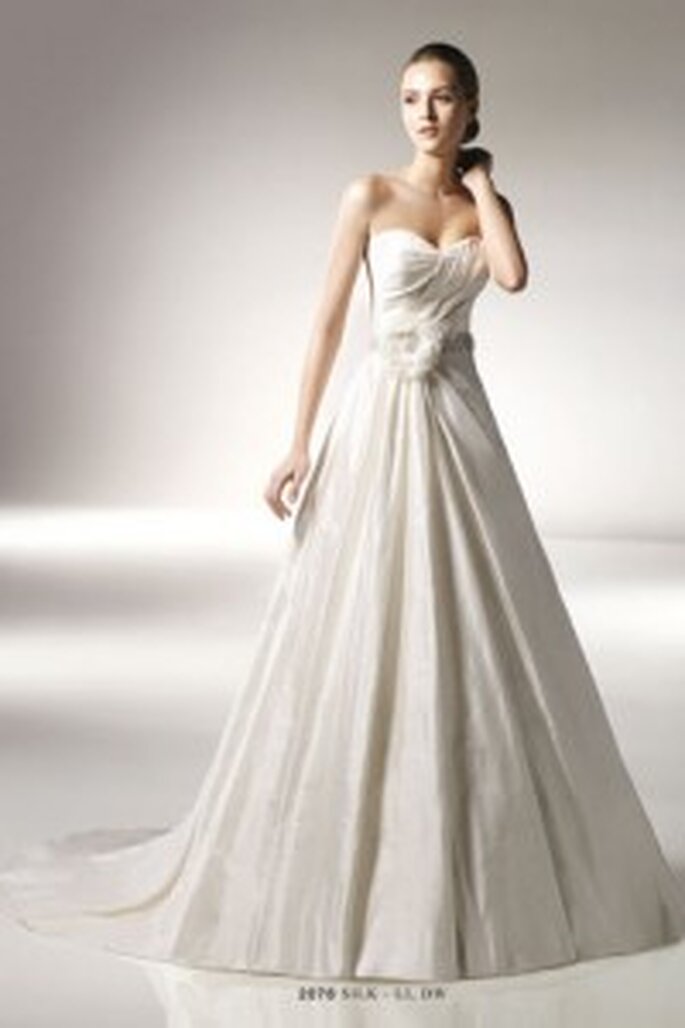 Benjamin Roberts 2076 - strapless gown with sweetheart neckline and floral applique on belt