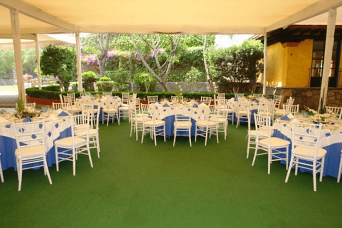 Montaje y decoración de boda al aire libre con carpa - Foto Grupo Montblanc