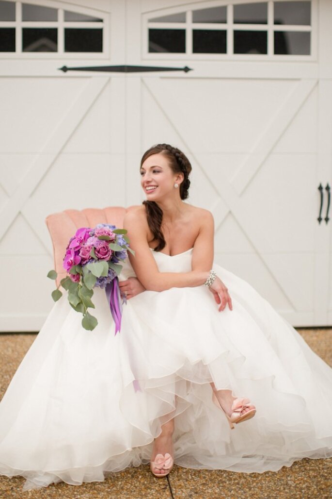 La boda de tus sueños con acentos en Radiant Orchid - Fotos de Katelyn James