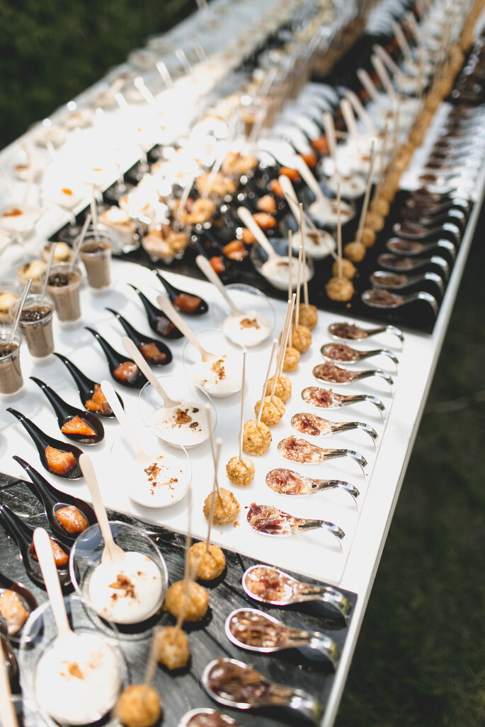 Blick auf Buffet mit Fingerfood