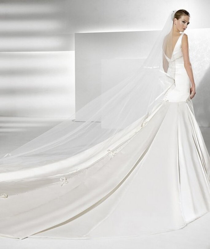 Vestido de novia de cauda larga. Colección Sposa 2012