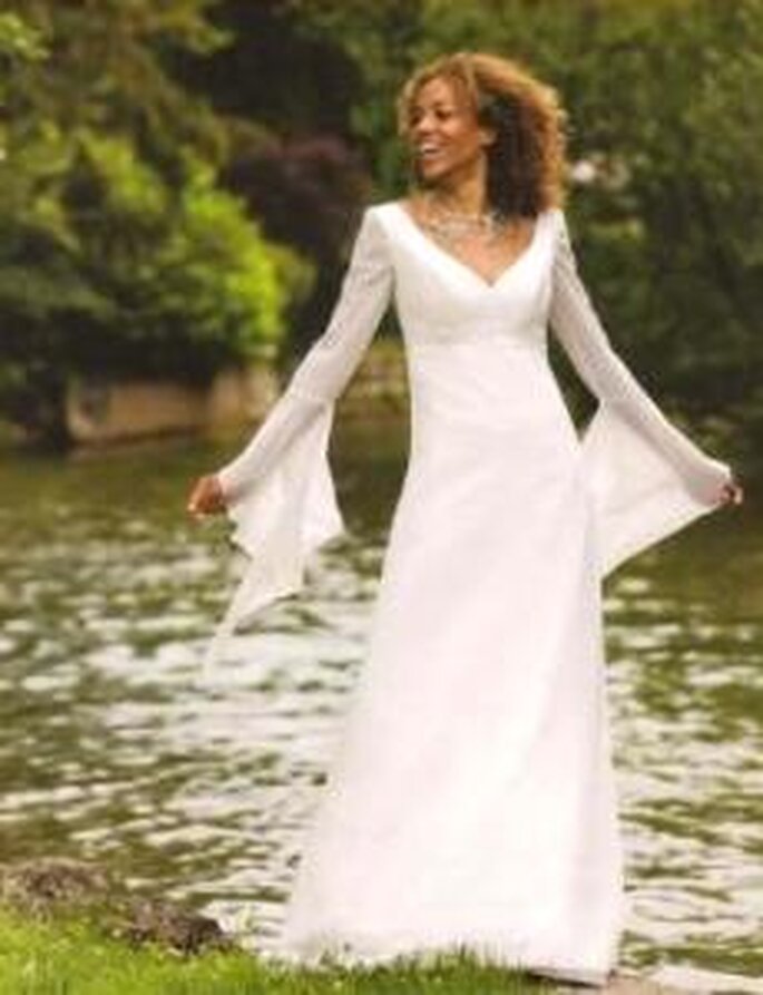 Tati Mariage 2008 - Dysène, robe longue en mousseline, manche longue, à décolleté en V, ceinture haute