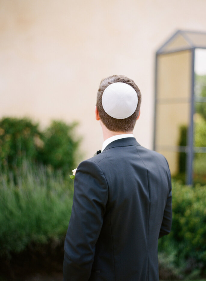 Photo: Joel Serrato - homme juif de dos avec la kippa