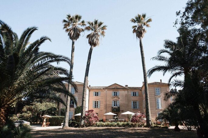 château de mariage avec palmiers proche Saint-Tropez