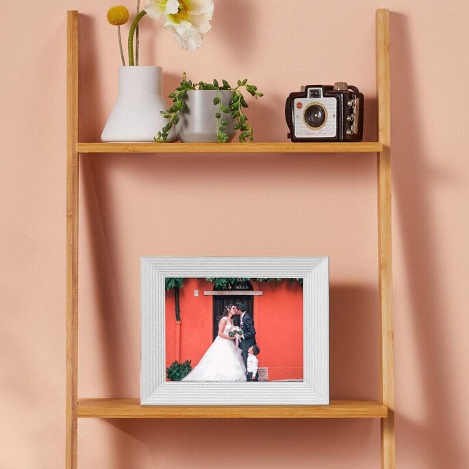 Cadre-photo numérique Aura Frames offert comme cadeau de mariage