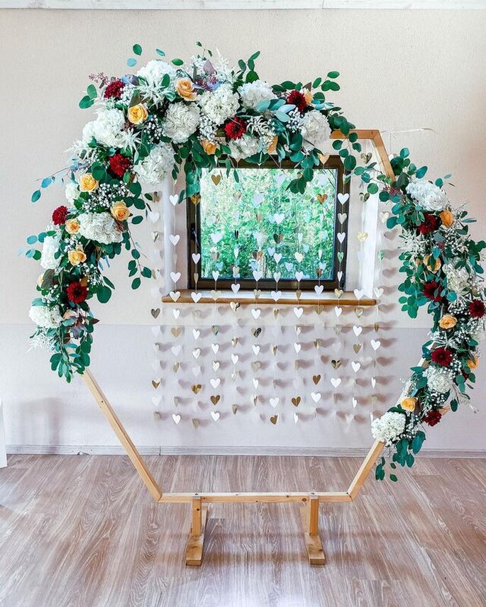 Arche de fleurs décorée par Rêve d'Orchidée. 