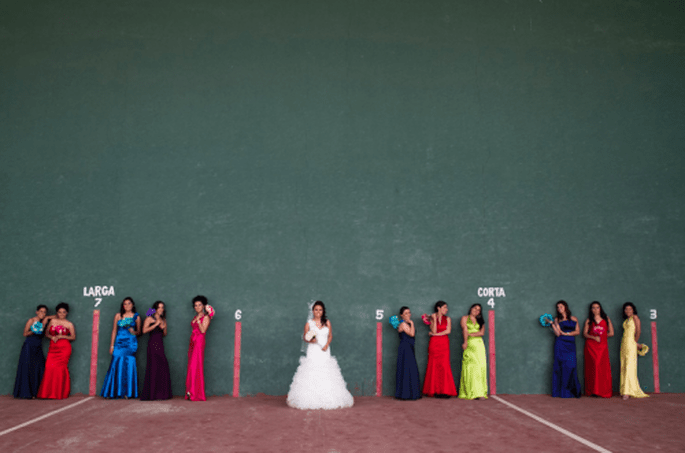 Damas de honor con vestidos de colores. Fotografía Atlanta Studio