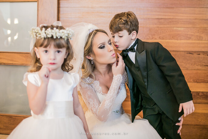 Noiva com filhos no casamento