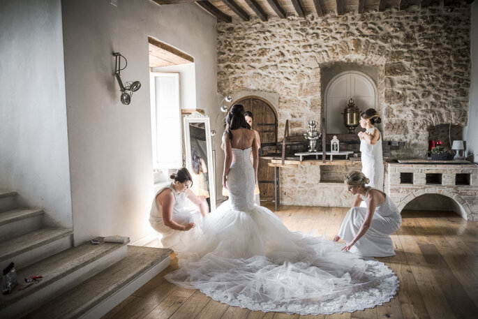 preparativi sposa, strascico, Castello di Montignano