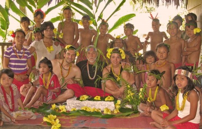 Foto tras la boda en la jungla en Mentawai