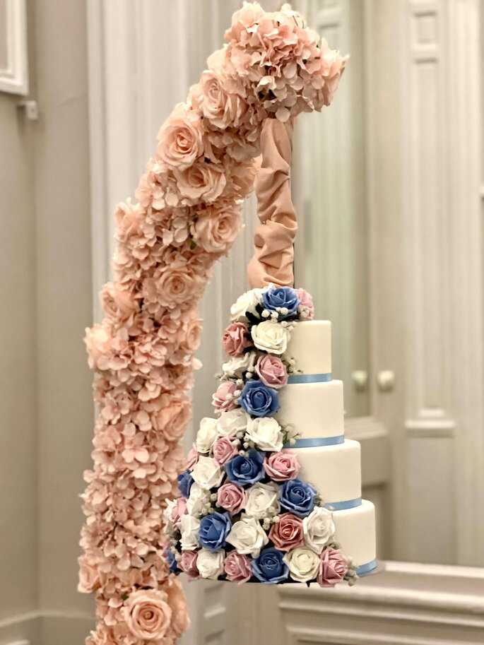 Gâteau de mariage fleuri à l'Hôtel Hilton Paris Opéra