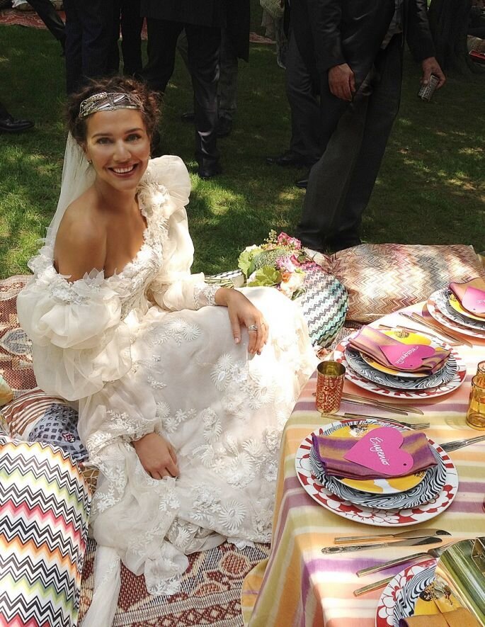 novia en boda tipo picnic