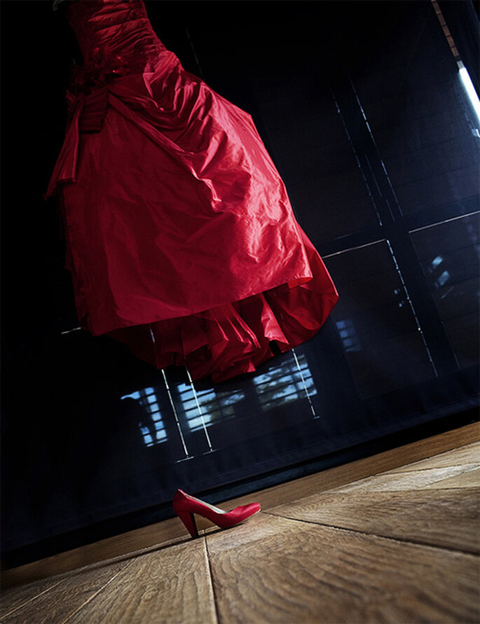 La novia lució un espectacular vestido de color rojo. Foto: Puntodefoto