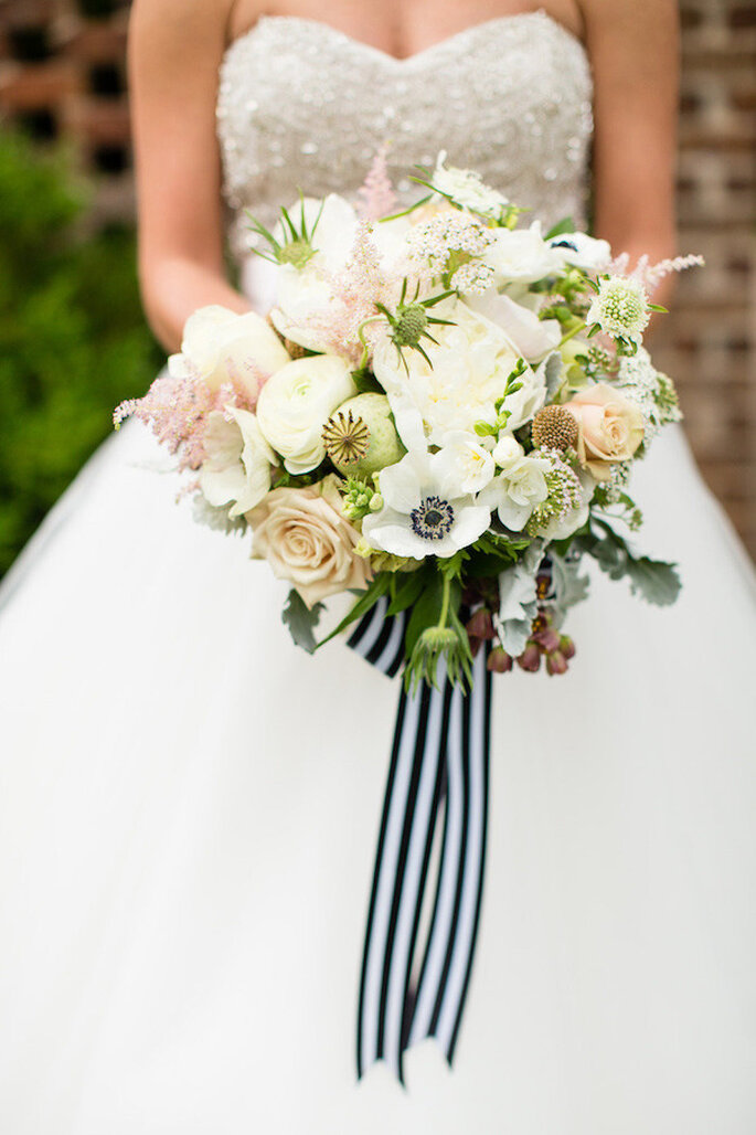 El blanco y negro presente en tu bouquet de novia - Foto Robyn Van Dyke Photography