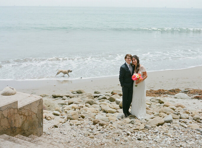 Una boda casual elegante en coral y naranja muy original. Foto: Esther Sun