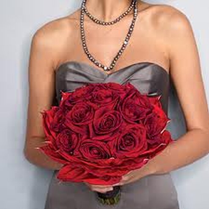 Um casamento natalício - um bouquet de rosas vermelhas