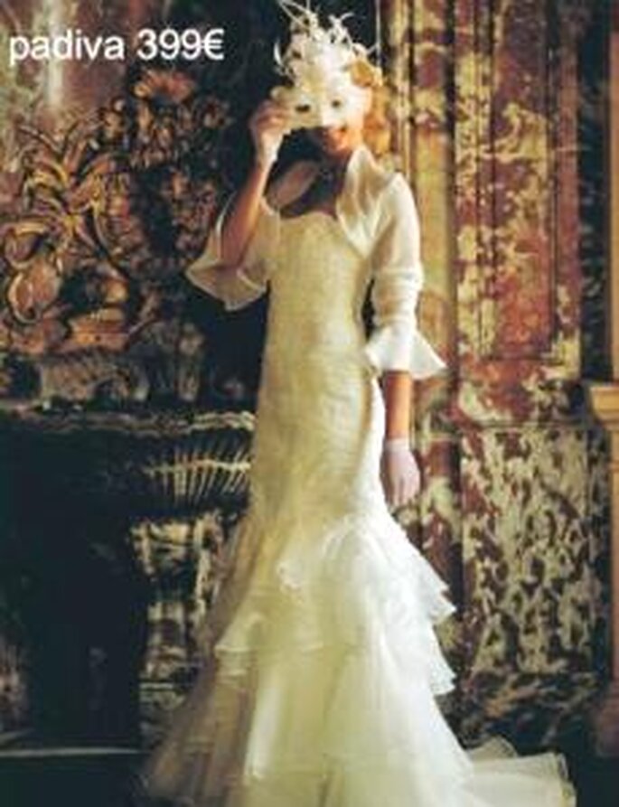 Tati Mariage 2009 - Padiva, robe longue en tulle et soie brodée, coupe sirène, avec boléro