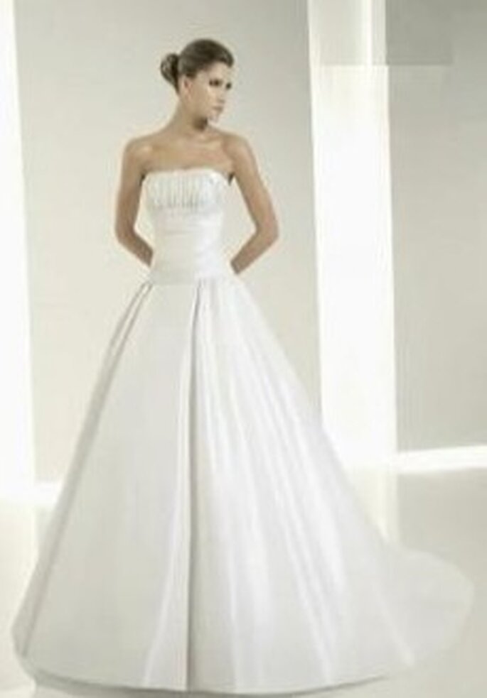 Colección de vestidos de novia en seda mixta White One 2011
