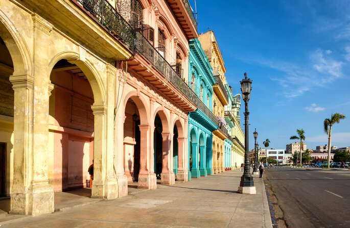 Bâtiments colorés de La Havane à visiter en lune de miel