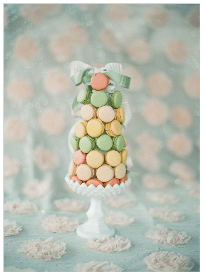 Macarons para el postre de tu boda - Foto Lauren Kinsey