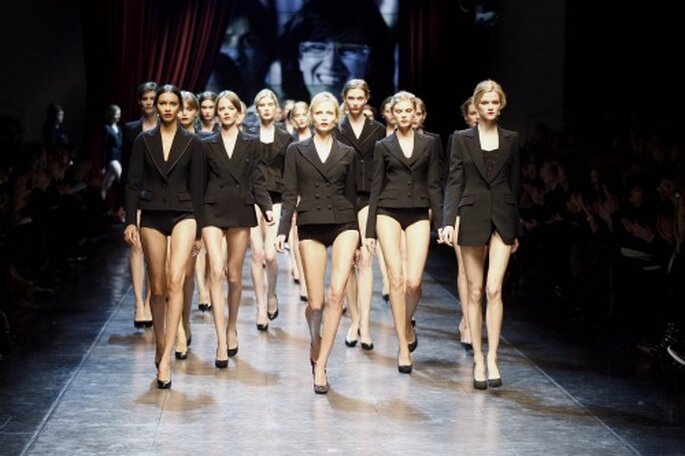 Mujeres con chaqueta masculina. Desfile de Dolce-Gabbana. 