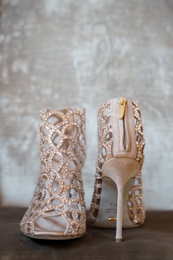 Zapatos de novia en lindos colores - Ned Jackson Photography