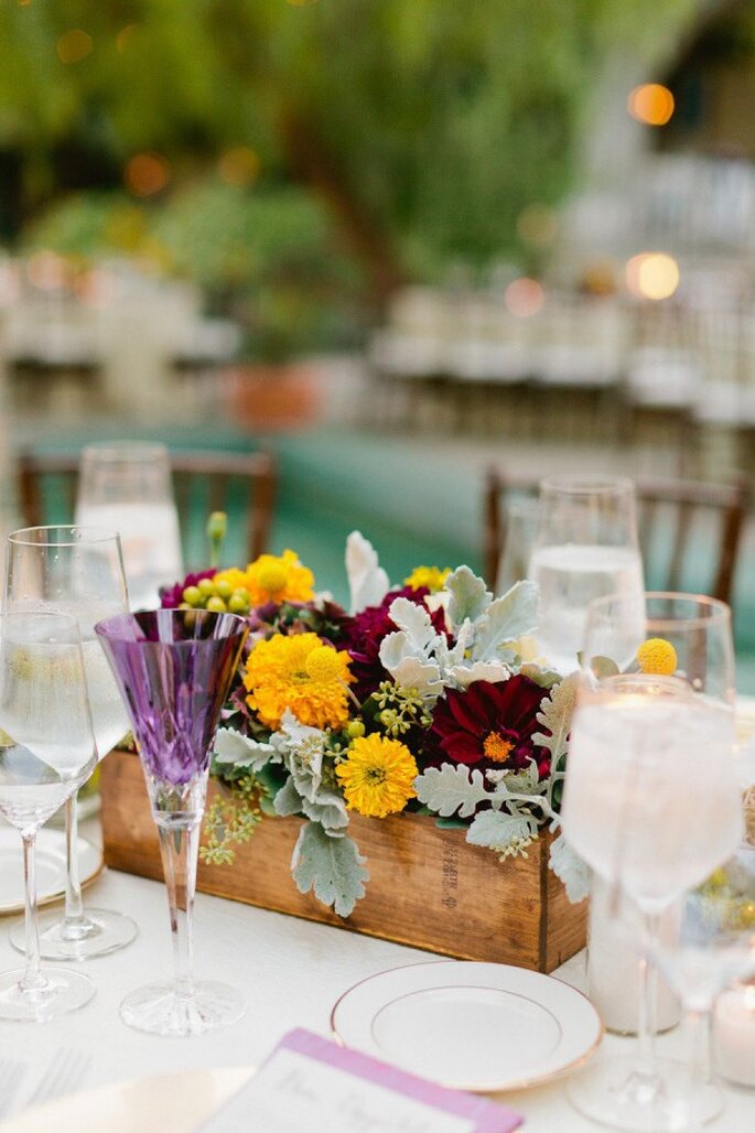 Detalles en color violeta para la decoración de tu boda - Foto Erin Hearts Court