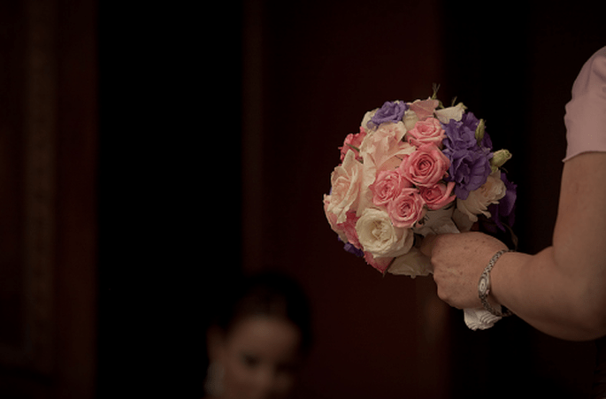 Ramos de novia en color morado. Fotografía álberto del Toro