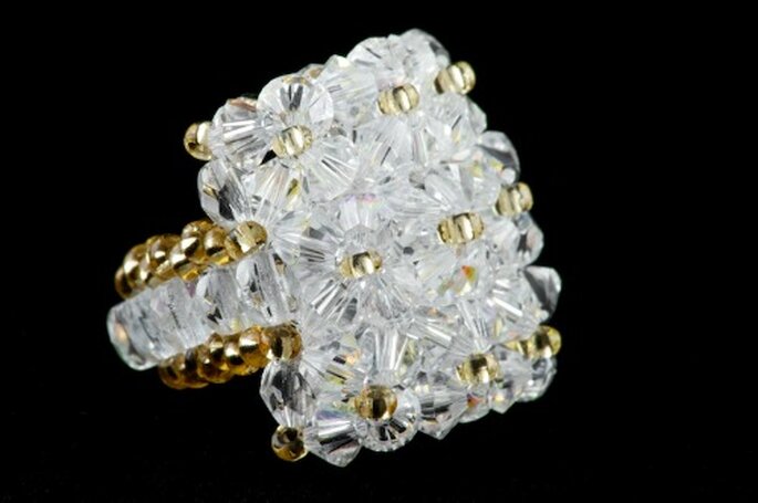 Bague en perles de Swarovski pour un mariage : top chic - Photo : Poésie des Perles 