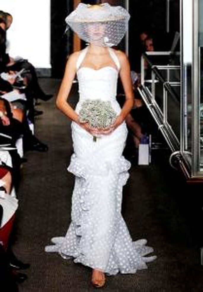Carolina Herrera 2010 - Vestido largo en organza con lunares blancos, escote halter, corte sirena