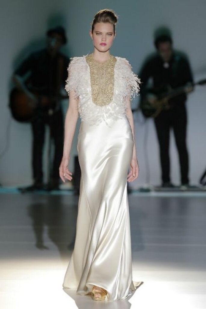 Robe de mariée Isabel Zapardiez - Collection 2014. Photo: Barcelona Bridal Week