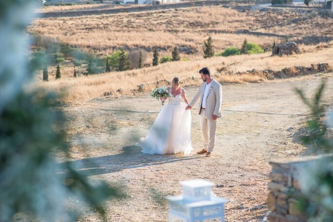 Un couple de mariés dans la nature grecque - The Secret View