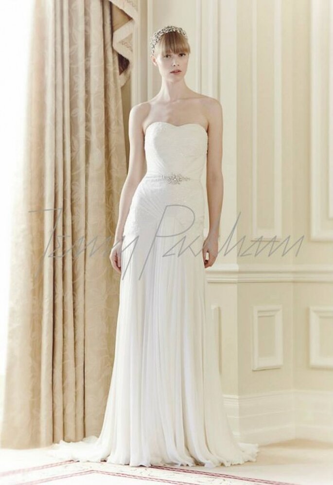 Vestido de novia sencillo en color blanco con escote strapless - Foto Jenny Packham