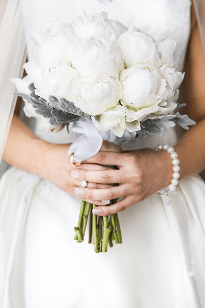 Ramo de novia con peonías blancas - Foto Infinity Faith Photography