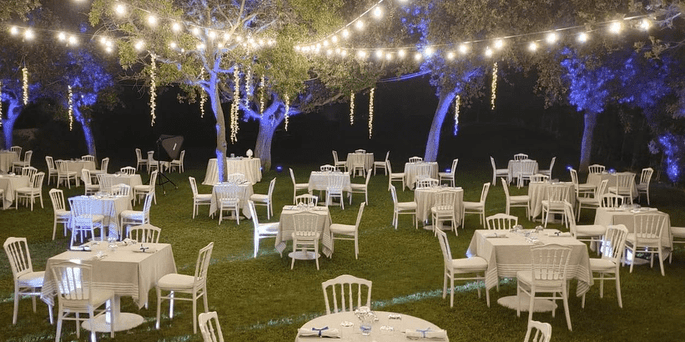 Mon Rêve Resort, tavoli e illuminazione in giardino