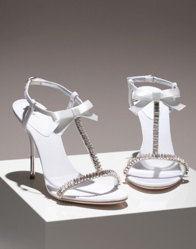 Zapatos de novia estilo sandalia con brillantes - Foto Giuseppe Zanotti